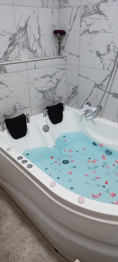 Jacuzzi Belle View Sinaia-Free Parking Apartment Exterior foto