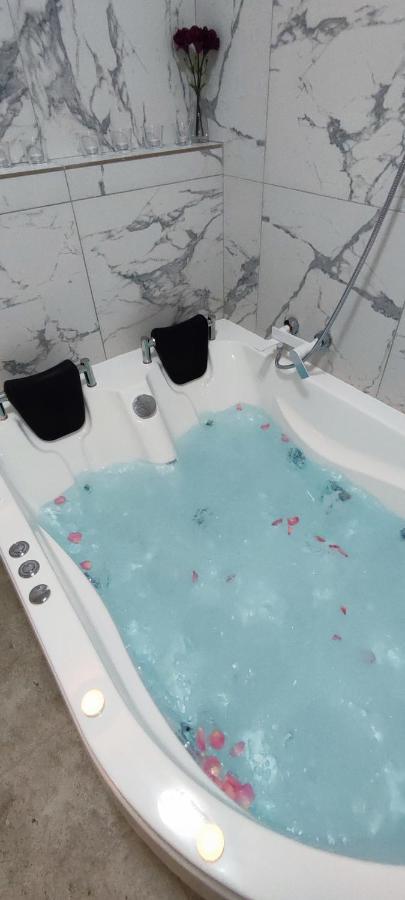 Jacuzzi Belle View Sinaia-Free Parking Apartment Exterior foto