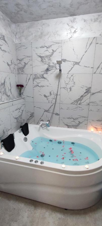 Jacuzzi Belle View Sinaia-Free Parking Apartment Exterior foto